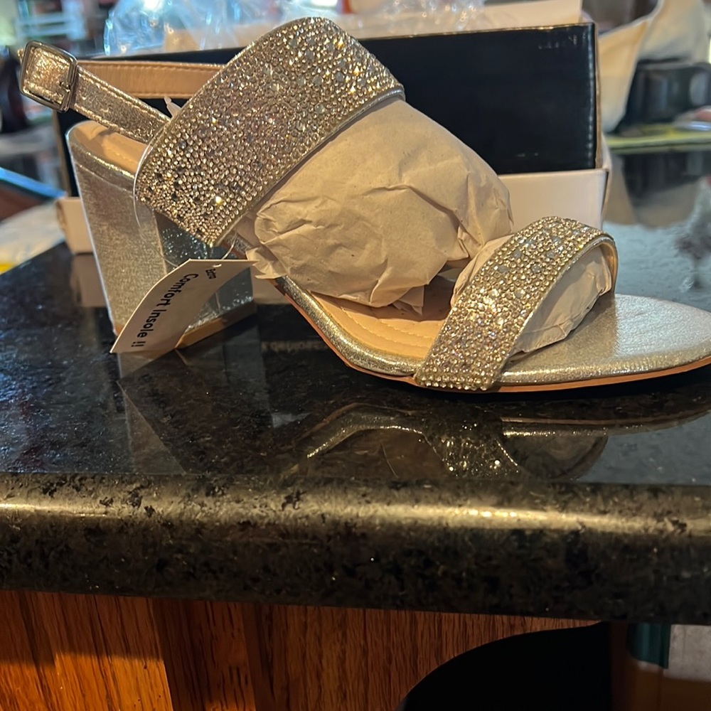 NWT Wedding or Prom sandals Crystal bands, very sparkly